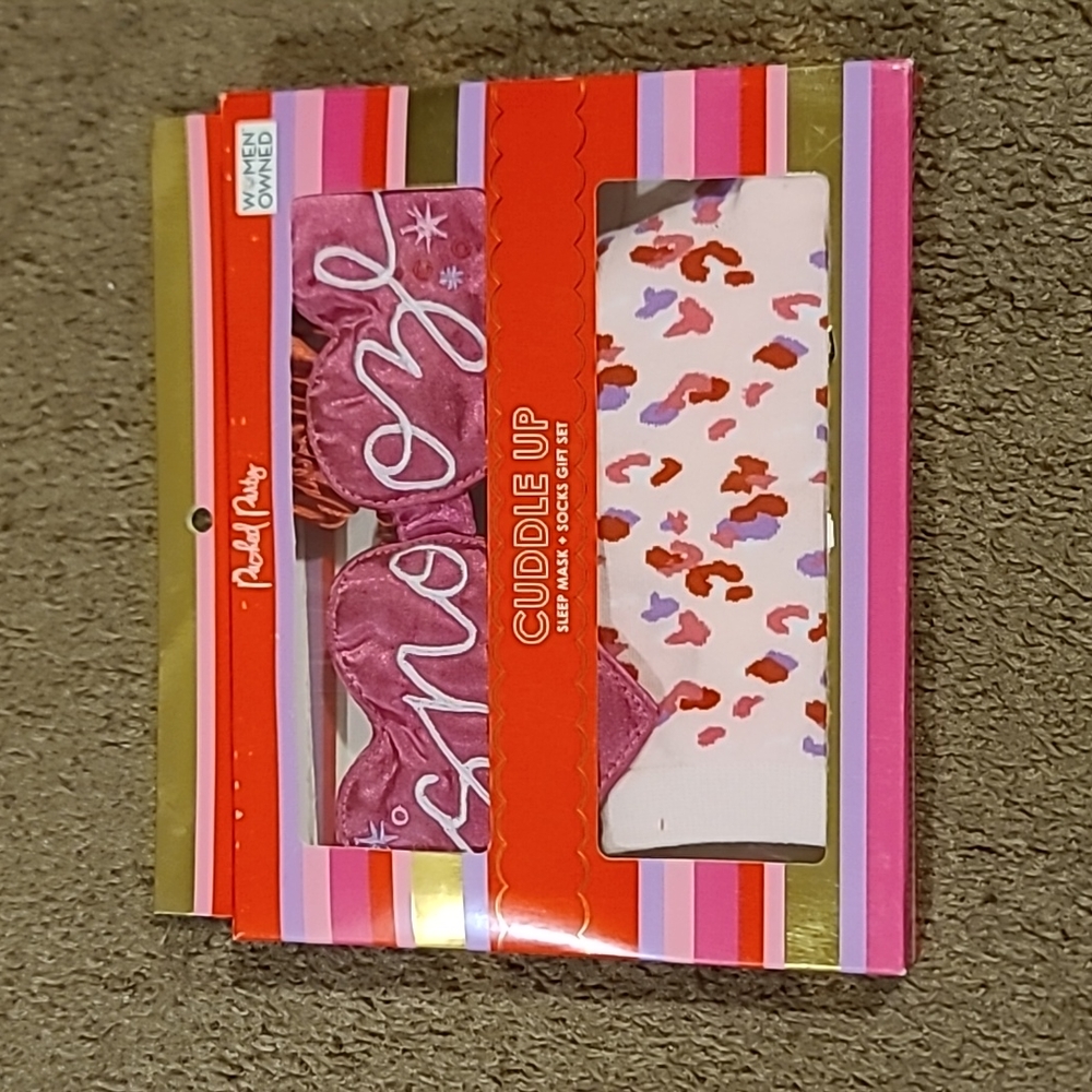 Packed party cuddle up sleep mask & socks set